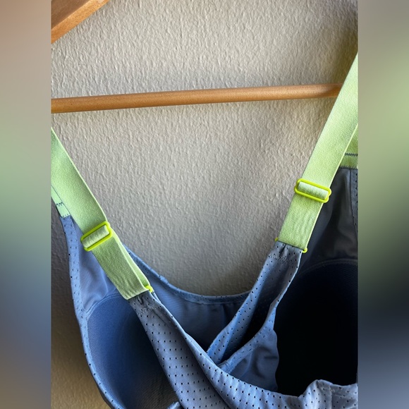 Victoria’s Secret Sport - gray sports bra with lime green straps - Picture 5 of 6